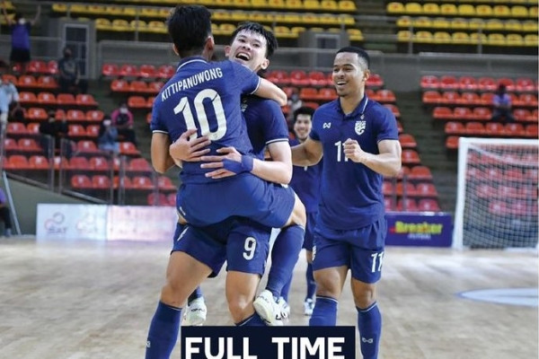 Thắng nghẹt thở Malaysia, Thái Lan đấu tuyển futsal Việt Nam ở bán kết