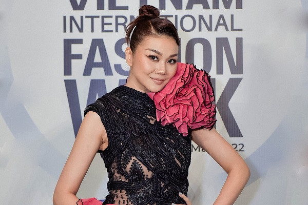 Thanh Hang makes a bold appearance at Vietnam International Fashion Week 2022