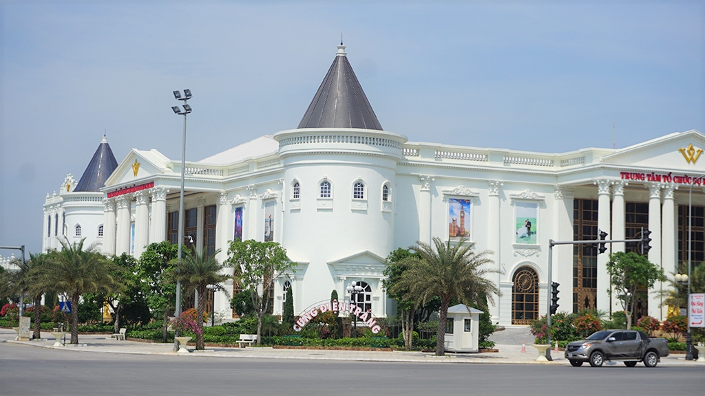 Dismantling the illegal construction of the ‘white palace’ in Thanh Hoa
