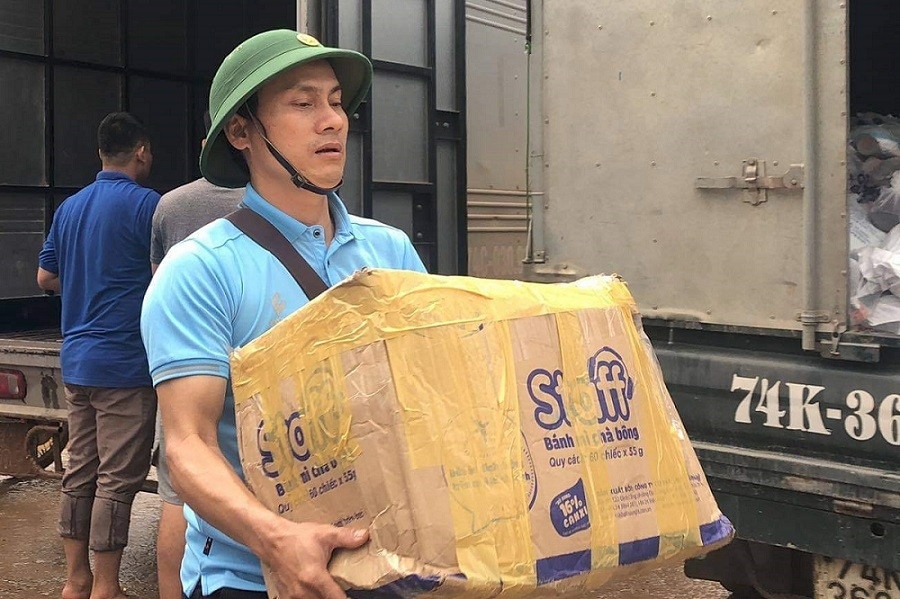 Thầy giáo miền núi giúp xây trường, khoan giếng cho dân