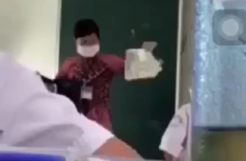 Teachers slap students, teachers drop books on the ground at a school in Dong Nai