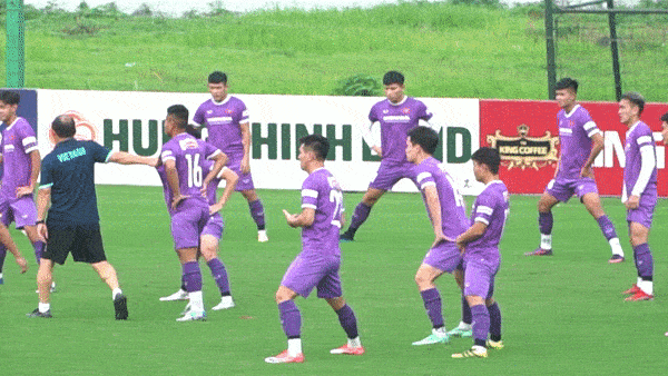 Thầy Park bất ngờ 'túm áo' Hồ Thanh Minh, kéo đi gặp Bùi Hoàng Việt Anh