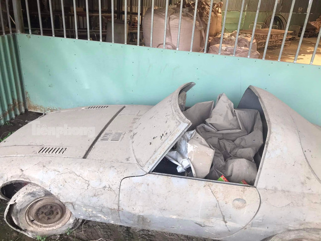 Thợ Việt ‘biến hình’ phế liệu thành xe thể thao độc đáo ảnh 3