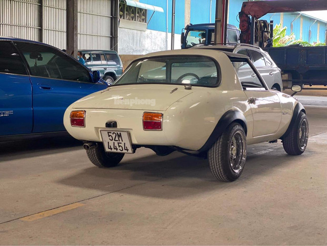 Thợ Việt ‘biến hình’ phế liệu thành xe thể thao độc đáo ảnh 4