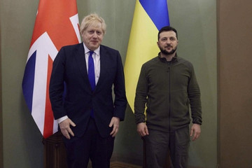 Thủ tướng Anh bất ngờ thăm Ukraine, ông Zelensky để ngỏ khả năng đàm phán với Nga
