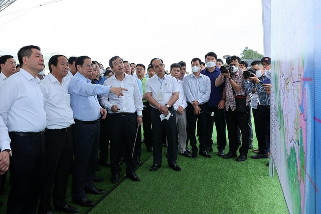 The Prime Minister surveyed a number of major works and projects in Thai Binh