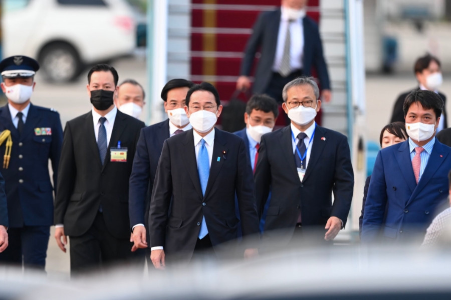 Thủ tướng Nhật Bản đến Hà Nội, bắt đầu thăm chính thức Việt Nam