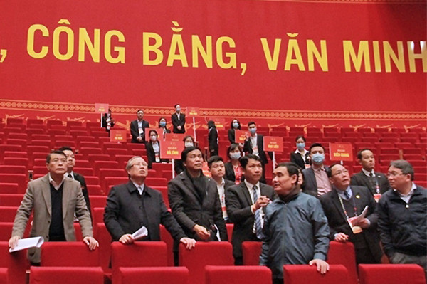 Thường trực Ban Bí thư Trần Quốc Vượng kiểm tra tổng duyệt, chuẩn bị Đại hội Đảng XIII