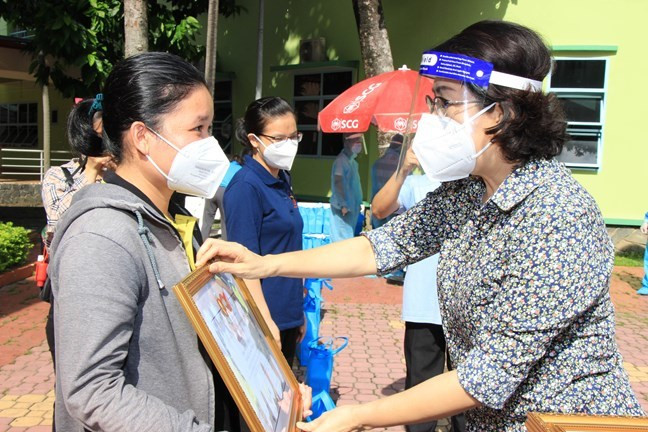 'Tinh thần tận tụy của tình nguyện viên các tôn giáo tạo niềm tin rất lớn cho nhân dân TP'