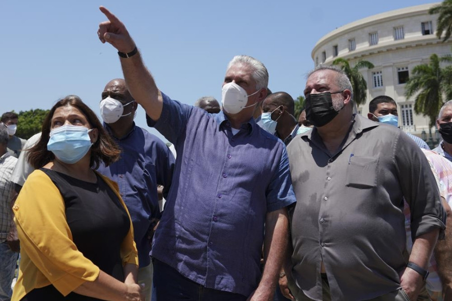 Tổng Bí thư và các lãnh đạo chủ chốt gửi điện thăm hỏi Cuba