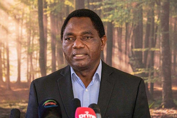 Tổng thống Zambia làm việc không lương suốt 8 tháng