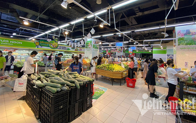 TP.HCM đảm bảo nguồn cung hàng Tết, siêu thị áp dụng biện pháp mua sắm an toàn