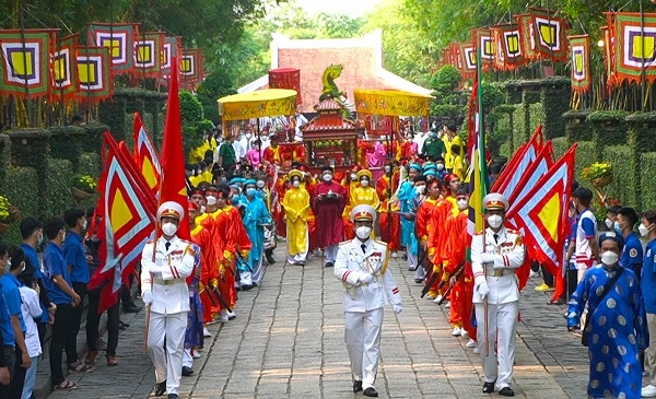 TP.HCM: Hàng ngàn người dân dâng hương giỗ Tổ Hùng Vương