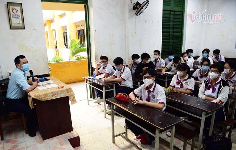 TP.HCM thí điểm tổ chức học trực tiếp trở lại cho lớp 1, 9 và 12