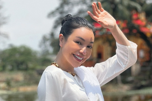 Trà Ngọc Hằng bỏ phố xa hoa làm gái quê Khmer
