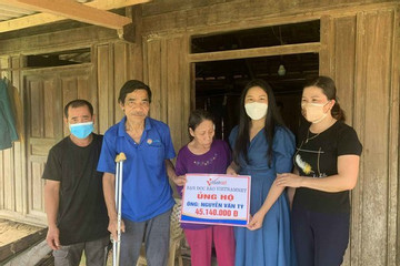 Trao hơn 45 triệu đồng cho ông Nguyễn Văn Tý bị trâu húc ở Hà Tĩnh