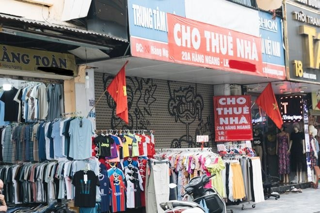 Treo biển tìm khách cả năm trời, nhà cho thuê trên 'phố vàng' Hà Nội vẫn ế dài