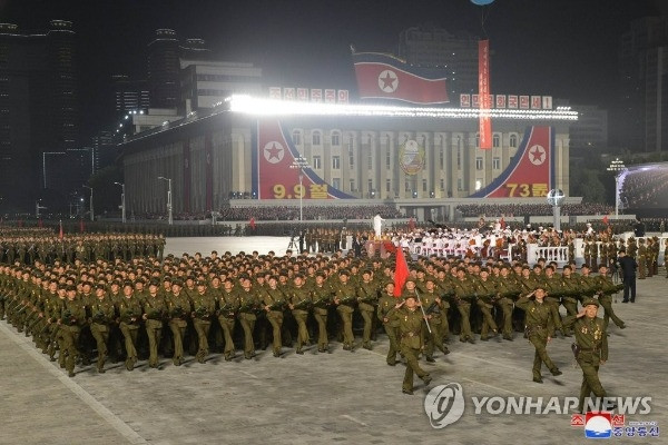 Triều Tiên bị nghi tổ chức diễu binh giữa đêm