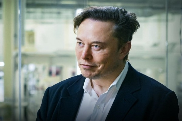 Tý phú Elon Musk thành người 'vô gia cư', phải ngủ nhờ nhà bạn