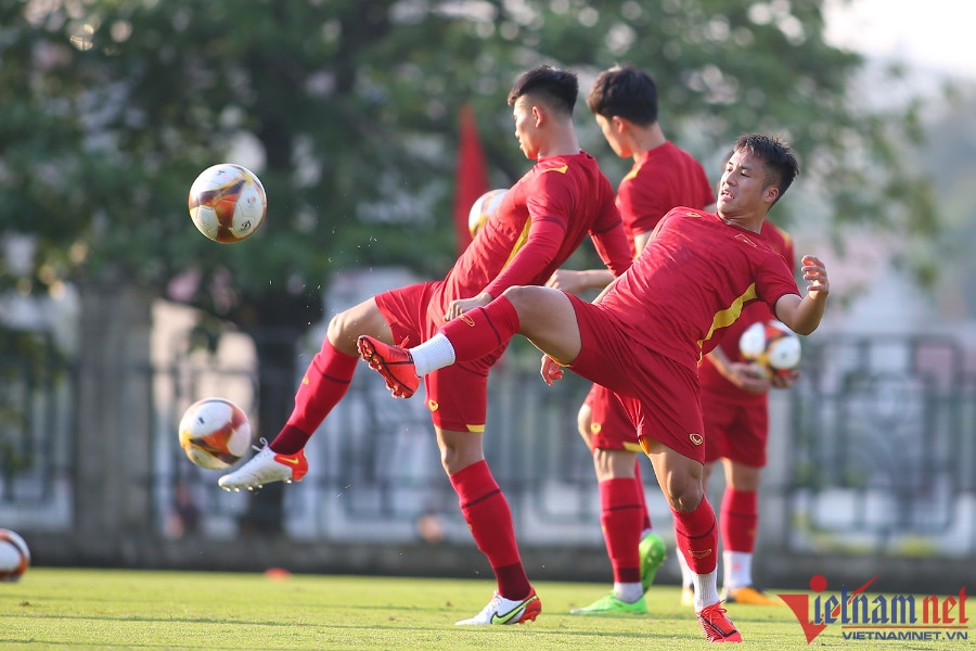 U23 Việt Nam mặc áo không số, 'tung hỏa mù' Indonesia