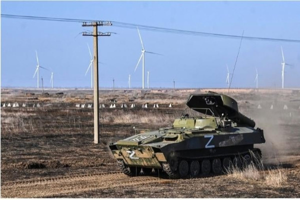 Ukraine cáo buộc Nga tấn công rầm rộ Donbass, pháo kích ga tàu miền đông