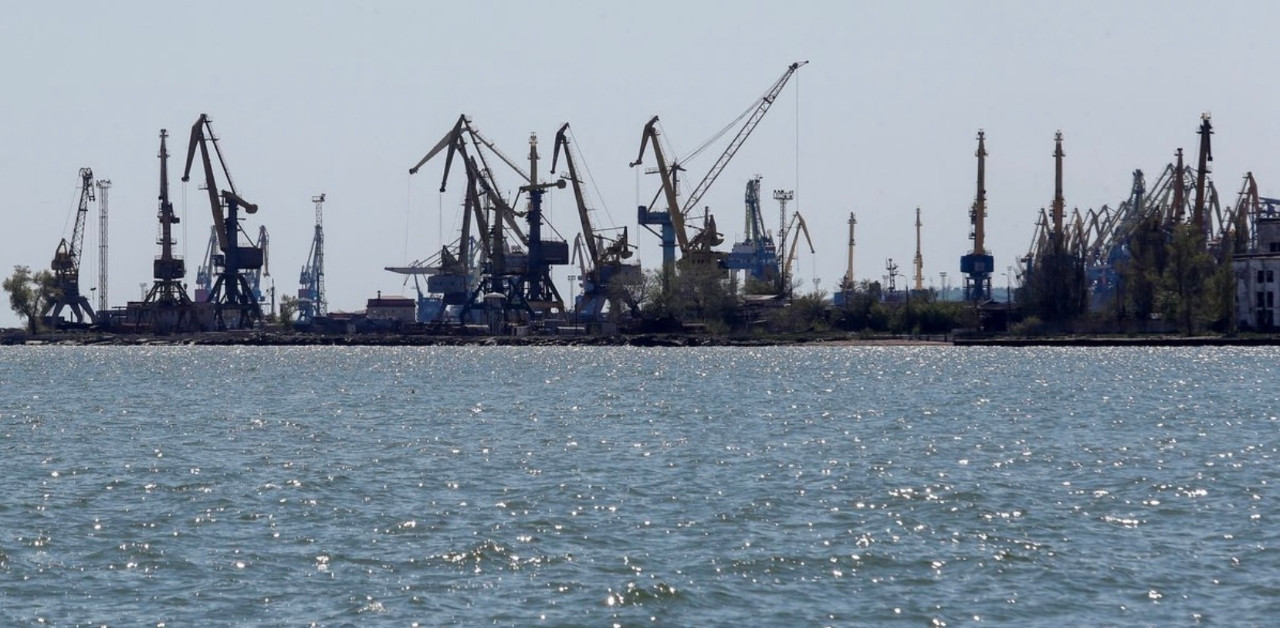 Ukraine destroys two Russian ships, closes many seaports