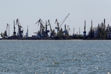 Ukraine phá hủy hai tàu của Nga, đóng cửa nhiều cảng biển