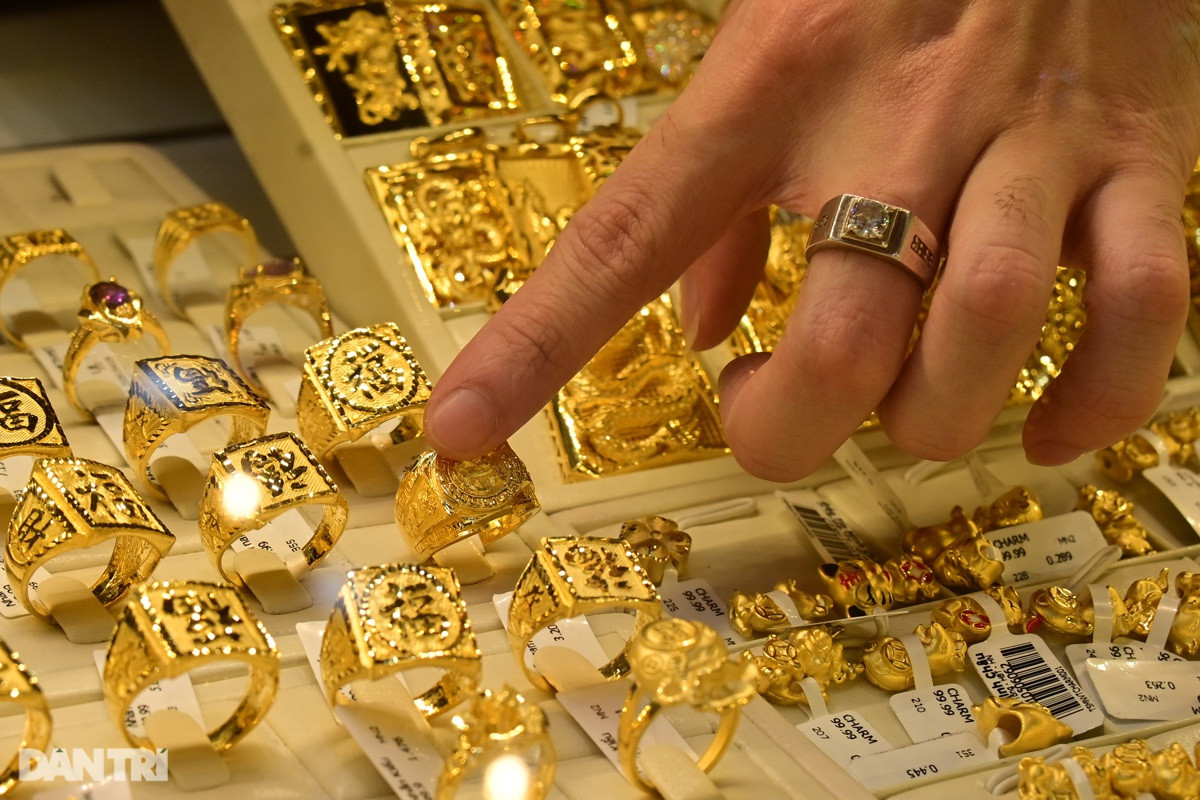 Vàng miếng SJC ngày càng đắt hơn vàng thế giới - 1