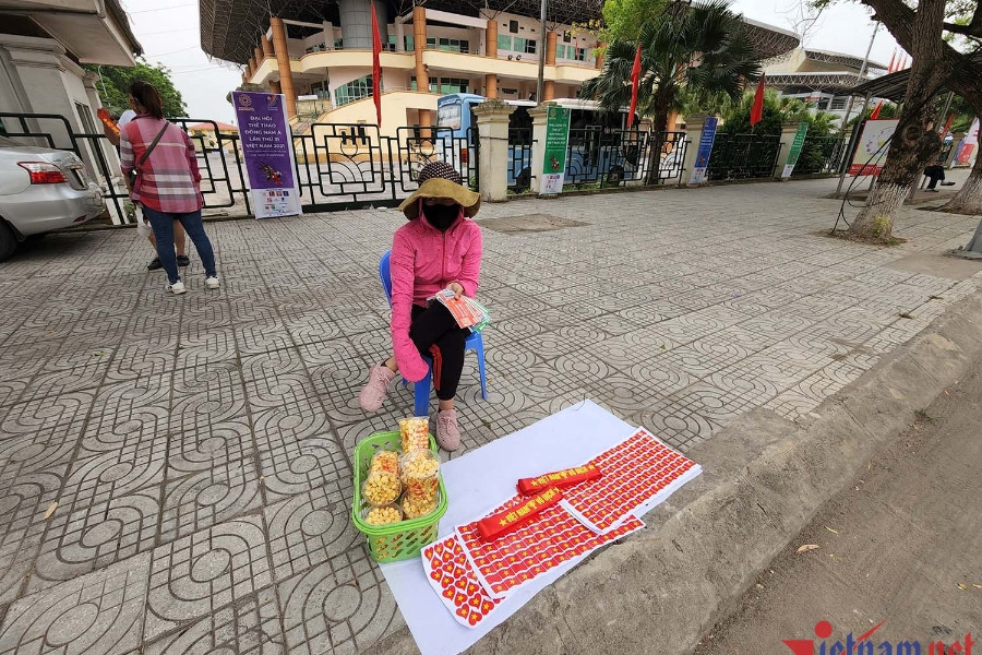 Vé chợ đen xem U23 Việt Nam đấu Indonesia bất ngờ giảm mạnh