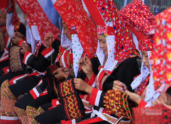 Vẻ đẹp trang phục của phụ nữ Dao Thanh Phán ở Bình Liêu