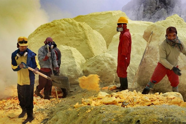 Vì sao thợ mỏ Indonesia mạo hiểm tính mạng để khai thác 