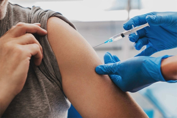 Vì sao vắc xin Covid-19 được tiêm vào bắp tay?