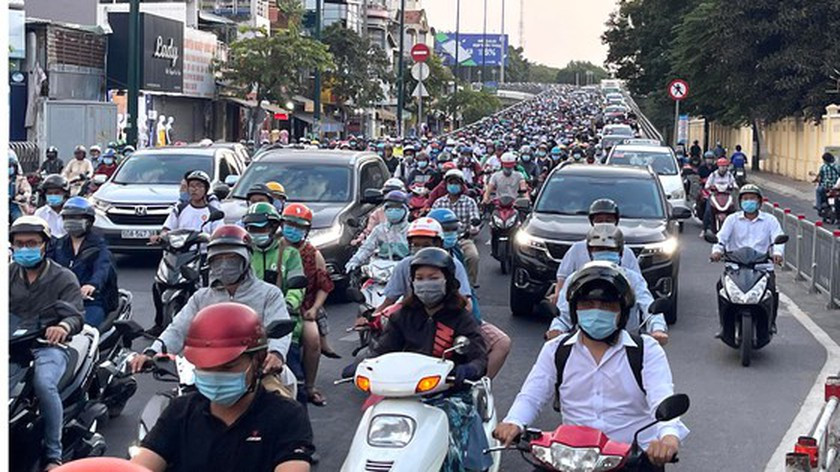 Vietnam discussing potential solutions to limit private vehicles in major cities ảnh 2