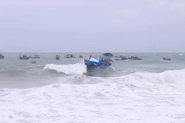 Experts warn of dangerous weather ahead hinh anh 1