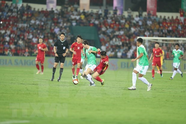 Vietnam mengalahkan Indonesia 3-0 di SEA Games Grup A game 31 hinh anh 2