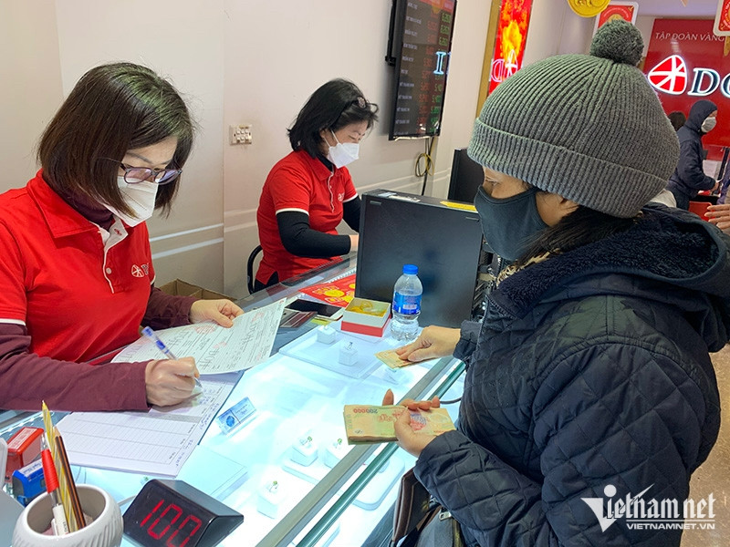 Vợ chồng già Hà Nội bỏ 500 triệu mua vàng, 1 năm sau ăn khoản lãi đậm nhất đời
