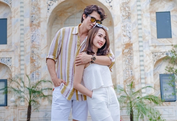 Vợ kém 6 tuổi của Hải Triều 'Bão ngầm': Chồng đưa hết lương cho tôi giữ!