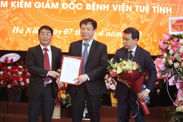 Sau 2 năm tự chủ, Bệnh viện Tuệ Tĩnh có Giám đốc đầu tiên