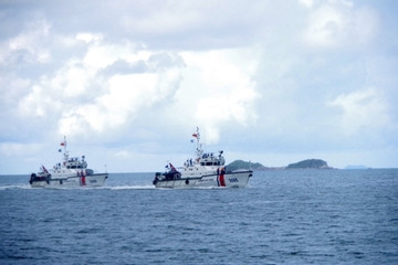 Vùng Cảnh sát biển 1 huấn luyện chiến thuật vòng tổng hợp và bắn súng, pháo trên biển năm 2021