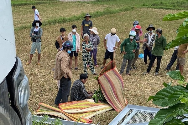 Xe cẩu vướng vào dây điện, một người tử vong