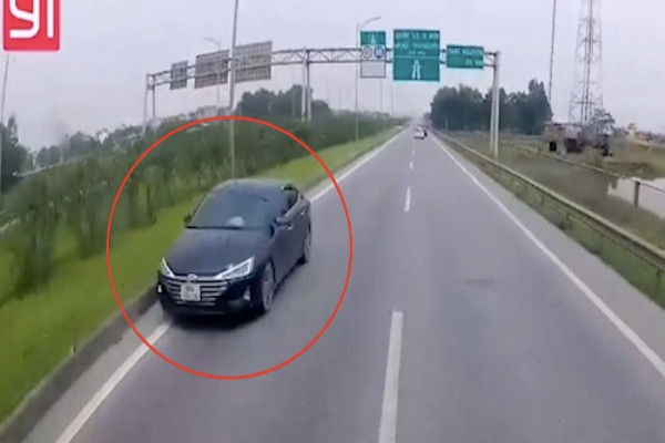 Xe Hyundai Elantra đi ngược chiều như tự sát trên cao tốc Hà Nội - Thái Nguyên