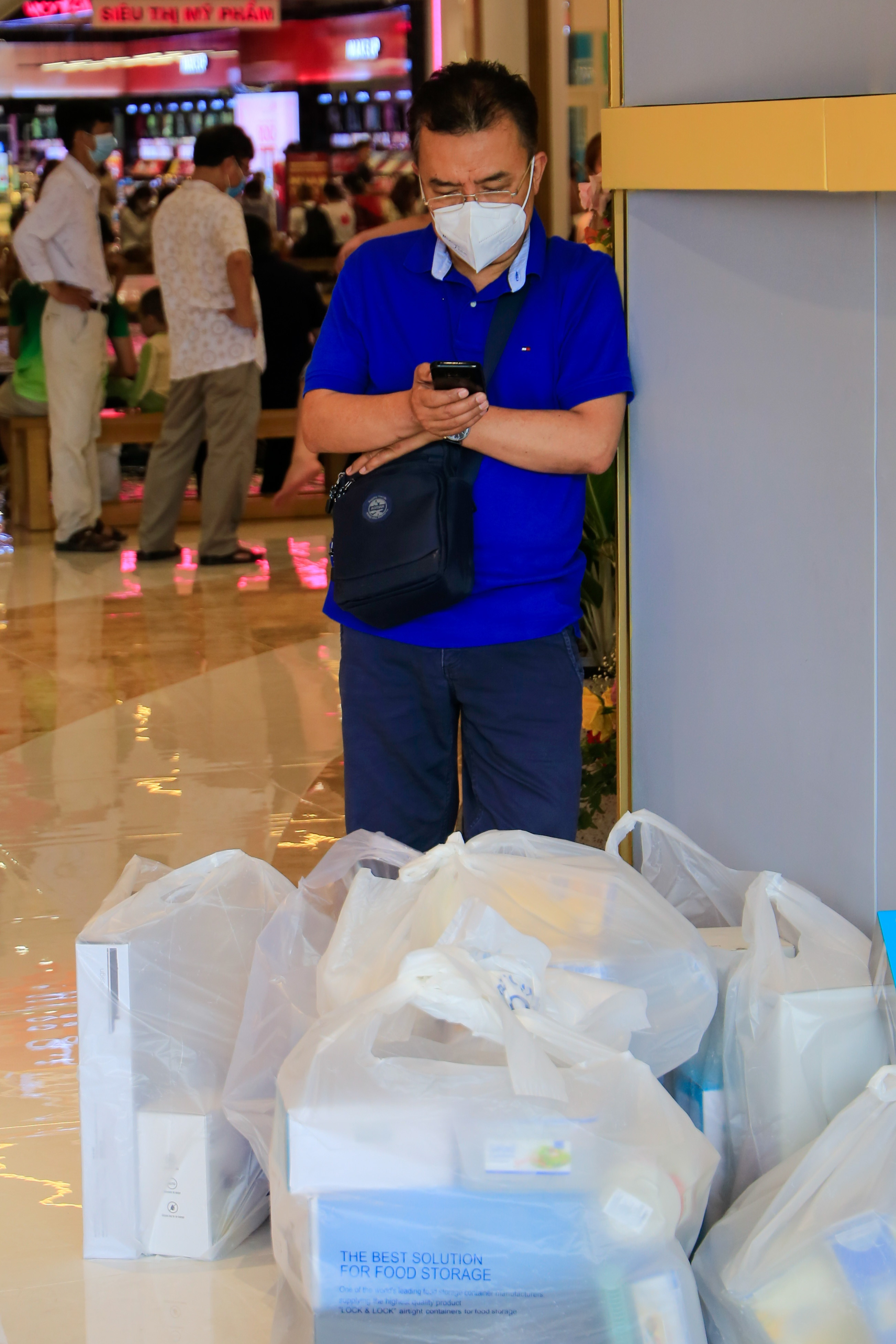 trung tam thuong mai dong nghit khach anh 14