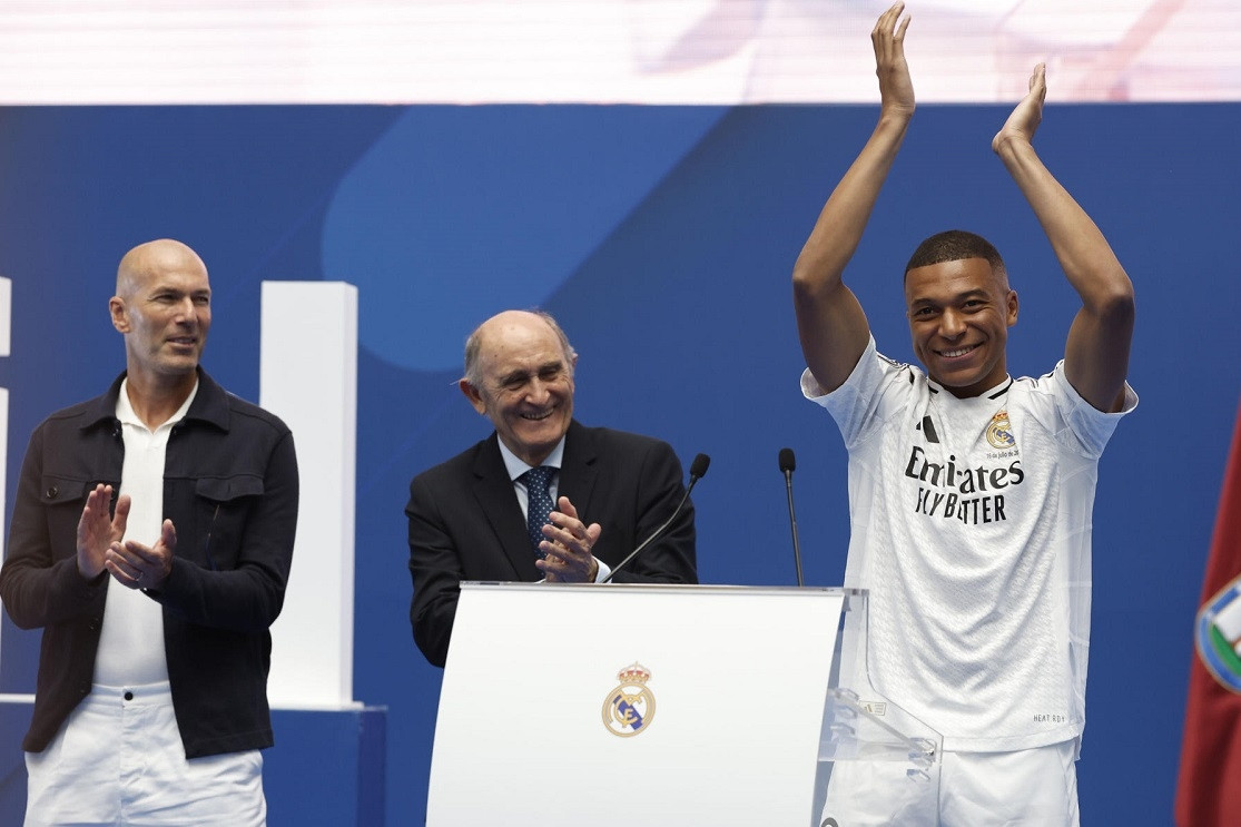  Deschamps bị đồn sắp mất ghế vào tay Zidane, nói thật loại Mbappe