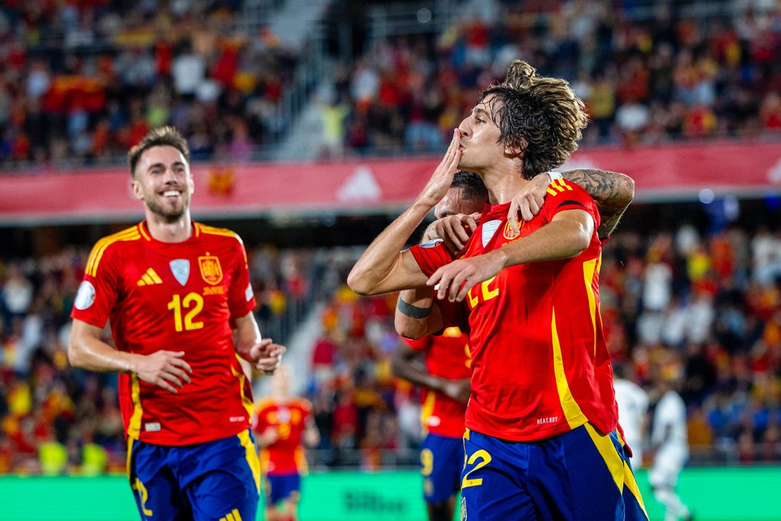  Tây Ban Nha thắng nghẹt thở, đẩy Thụy Sĩ xuống hạng Nations League