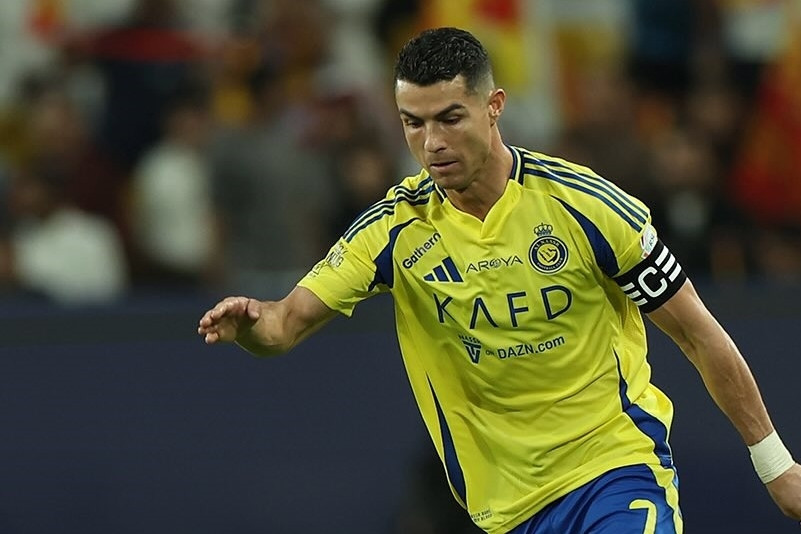  Ronaldo lập công, Al Nassr thua bởi người cũ Arsenal