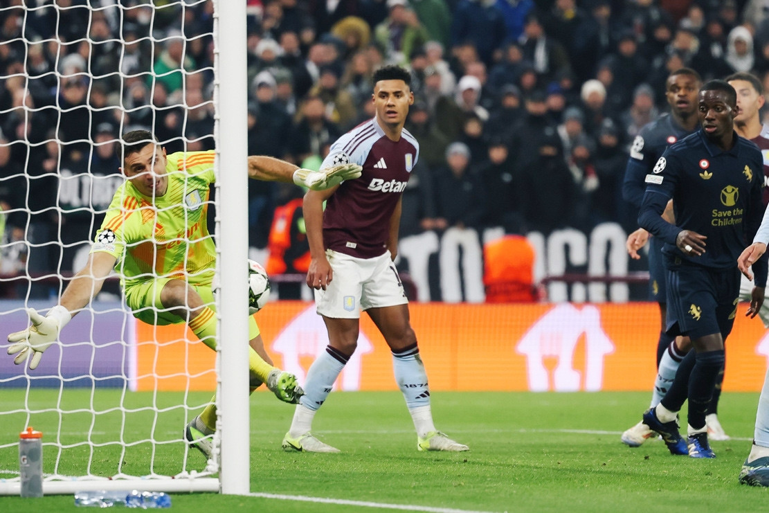  Emiliano Martinez cứu thua xuất thần, Aston Villa hòa Juventus