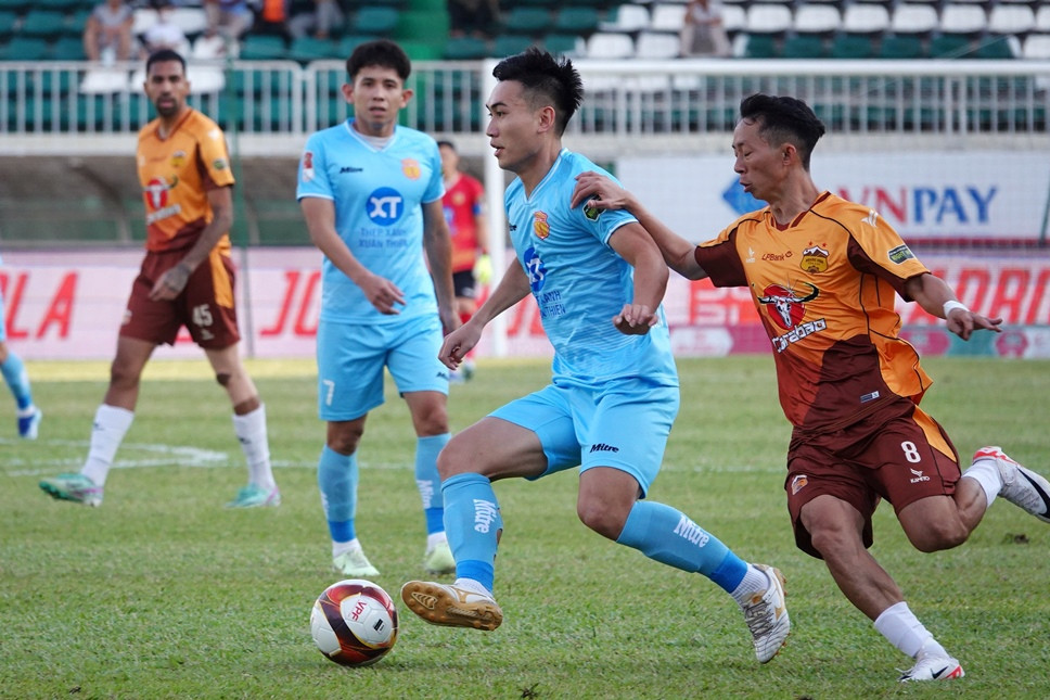  Trực tiếp bóng đá LPBank HAGL 0-0 Nam Định: Bùi Tiến Dũng cản phá penalty