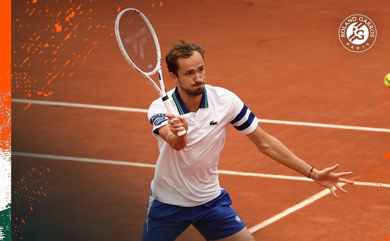  Daniil Medvedev đoạt vé vào vòng 4 Roland Garros