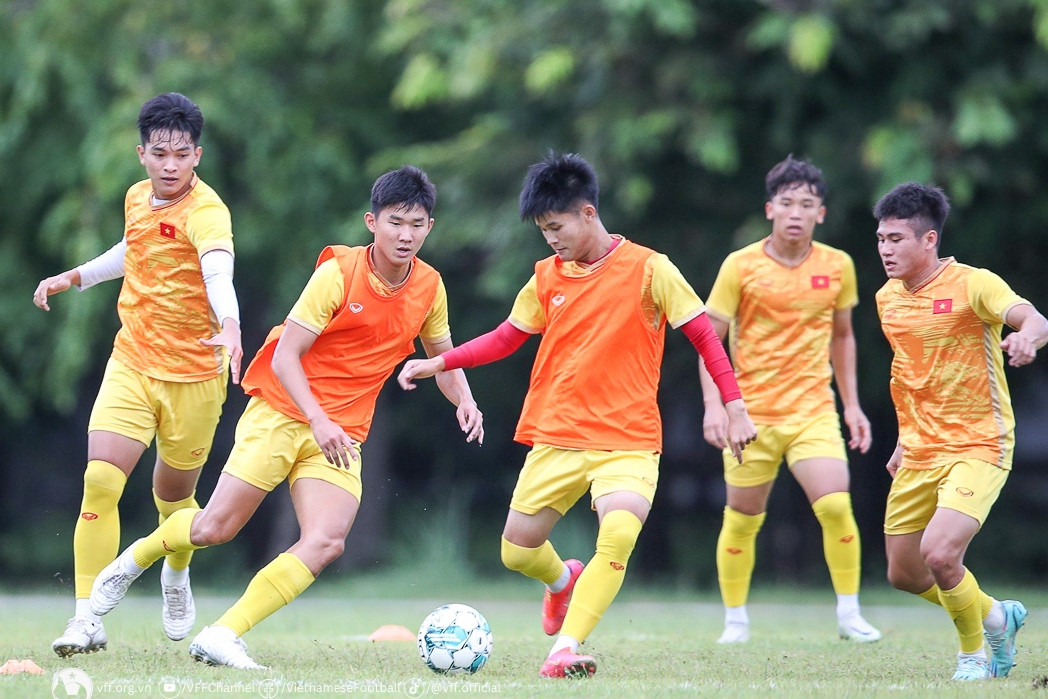  Cầu thủ thi đấu ở giải CH Czech được triệu tập lên U19 Việt Nam