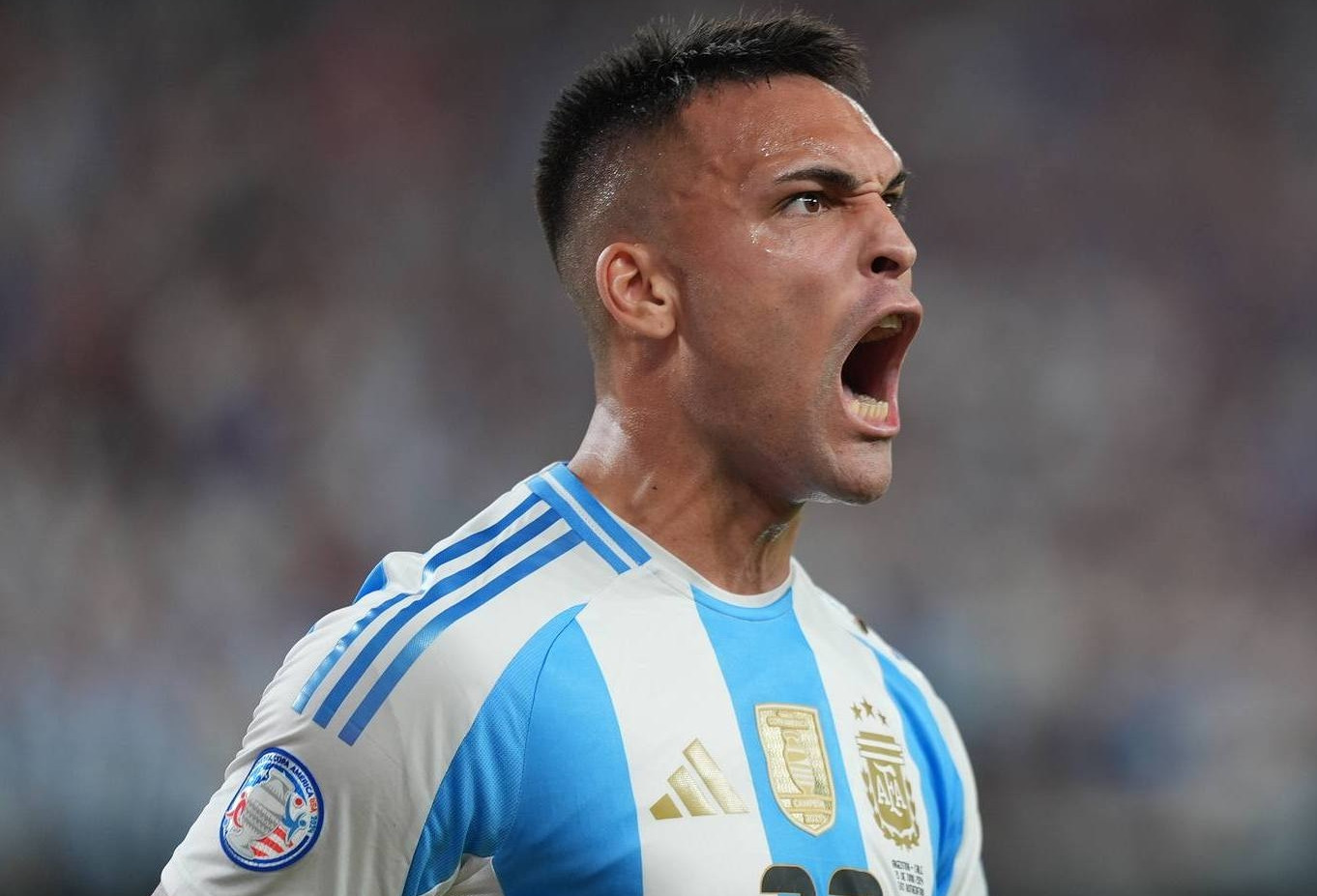  Siêu dự bị Lautaro Martinez đưa Argentina vào tứ kết Copa America